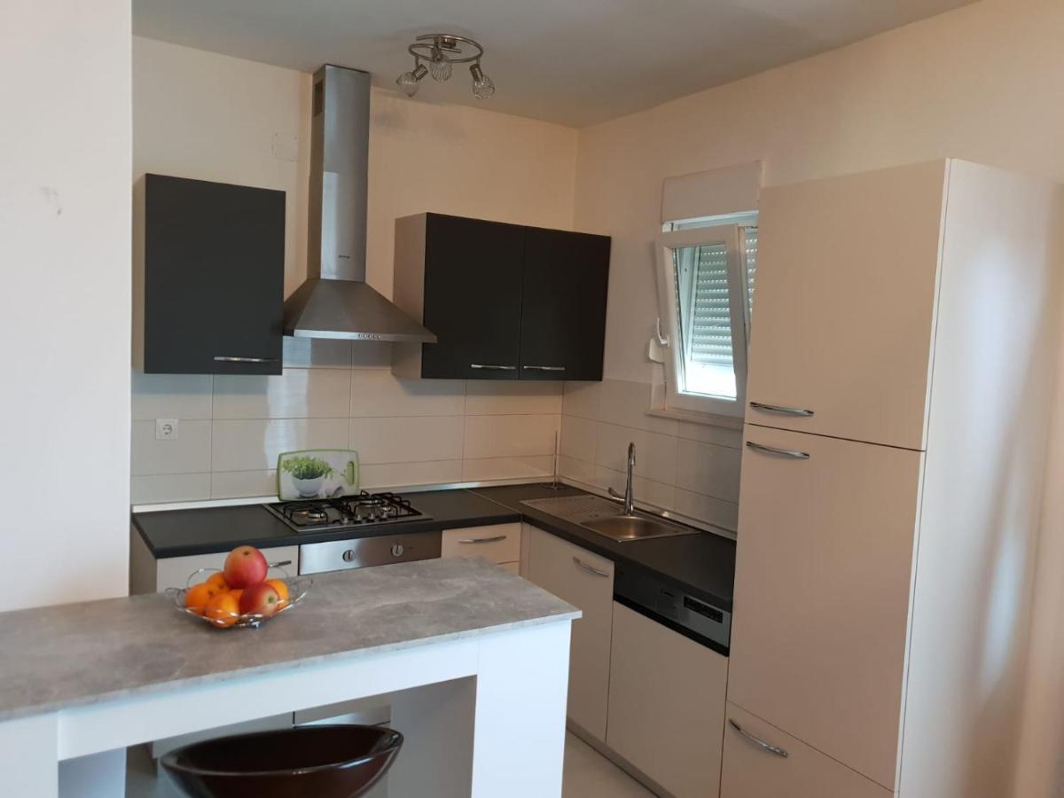 Apartmani Milutin Brodarica  Εξωτερικό φωτογραφία