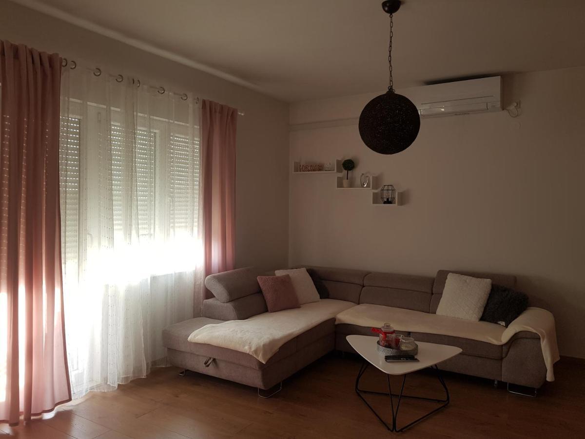 Apartmani Milutin Brodarica  Εξωτερικό φωτογραφία